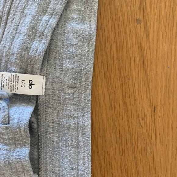 Alo Yoga Soho Matching Set - Picture 8 of 13